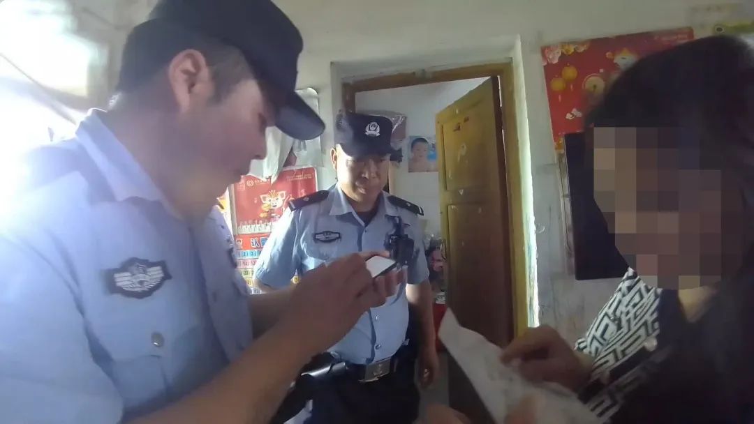 民警上门劝阻李某告诉民警，自己是龙水镇一企业财会人员，当天下午接到