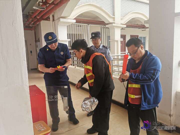 老人遇到险情怎么办？大足消防走进养老服务中心手把手教“如何疏散”