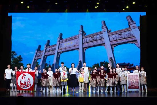 大足区隆重庆祝第41个教师节