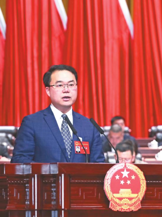 大足区三届人大四次会议举行第二次全体会议 陈一清徐晓勇廖文丽罗晓春等在主席台就座