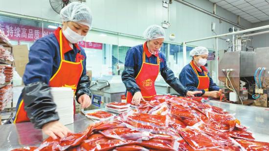 气温骤降催热“暖经济” 大足一火锅底料厂家日出货超20万斤