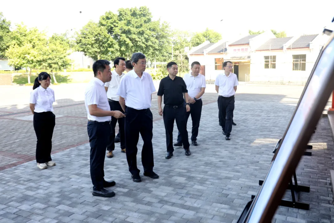 徐晓勇在龙水镇调研时强调 锚定“中国西部明星镇”发展定位 全力打造五金科技生态城、市场采购贸易集聚区、城乡融合示范镇