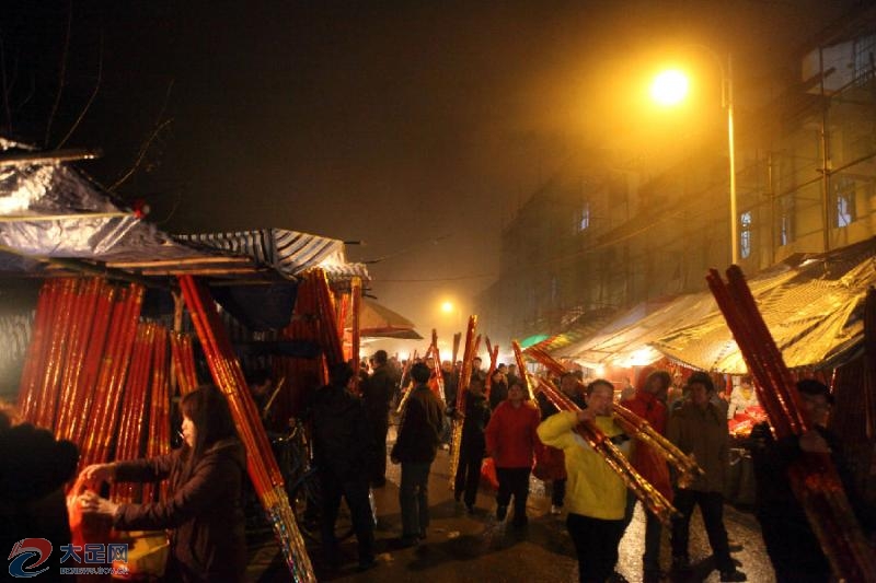 重庆大足宝顶香会之七(香客云集让宝顶夜市异常繁华).jpeg