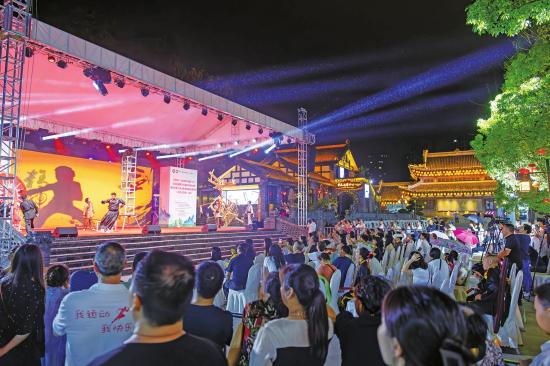 大足“夜经济”的“松弛感”