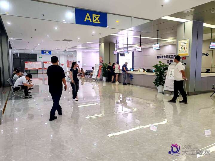 “一人一舱” 大足数智化推动招投标透明可溯.jpg