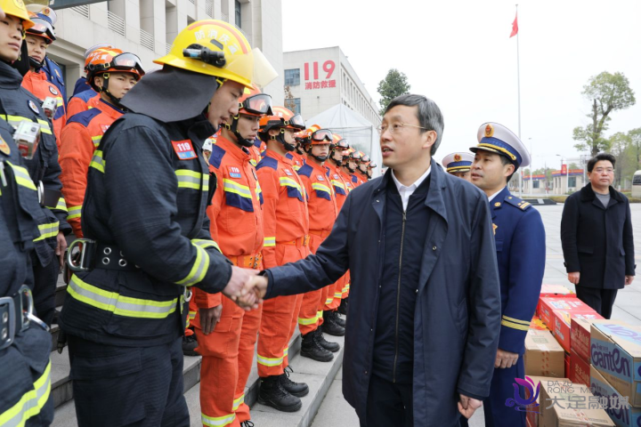 徐晓勇看望慰问综合应急救援和消防救援队员时指出 加强值班值守 做好应急备勤 坚决遏制各类事故发生