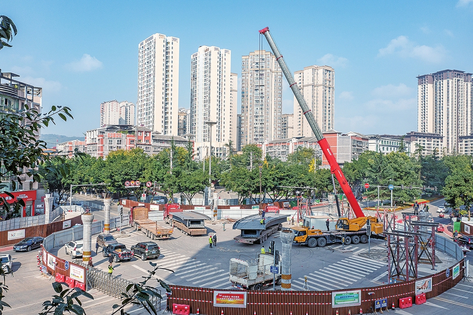 东关人行天桥加速施工，将春节前投用