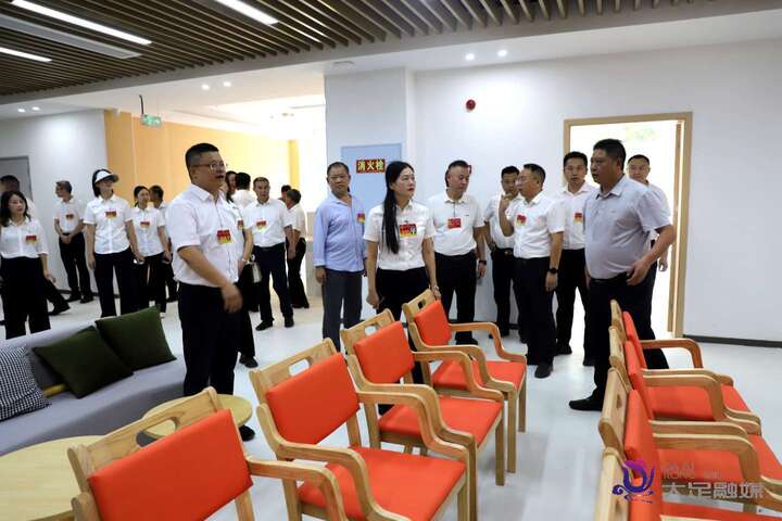 人大履职赋能闲置楼宇焕新 双路街道打造一站式社区养老服务阵地.jpg