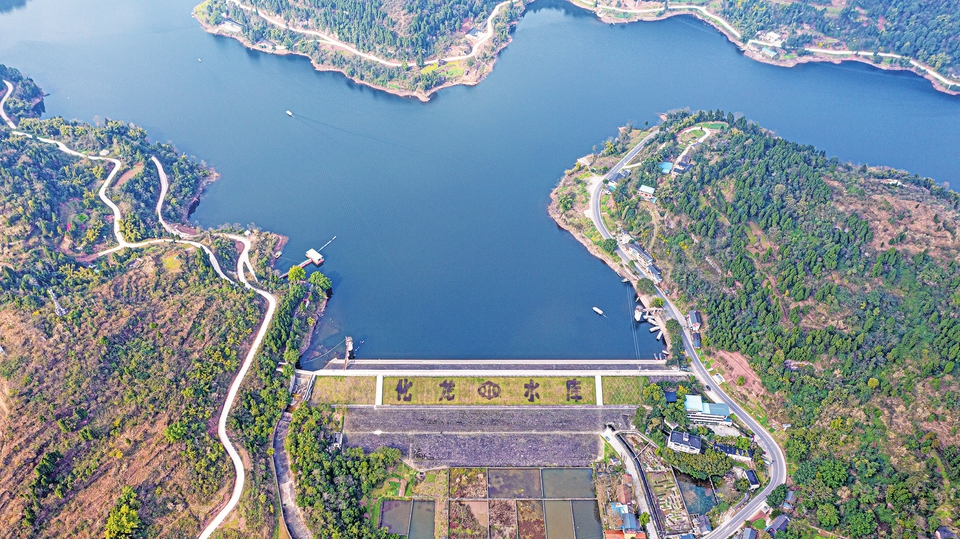 航拍下的化龙水库