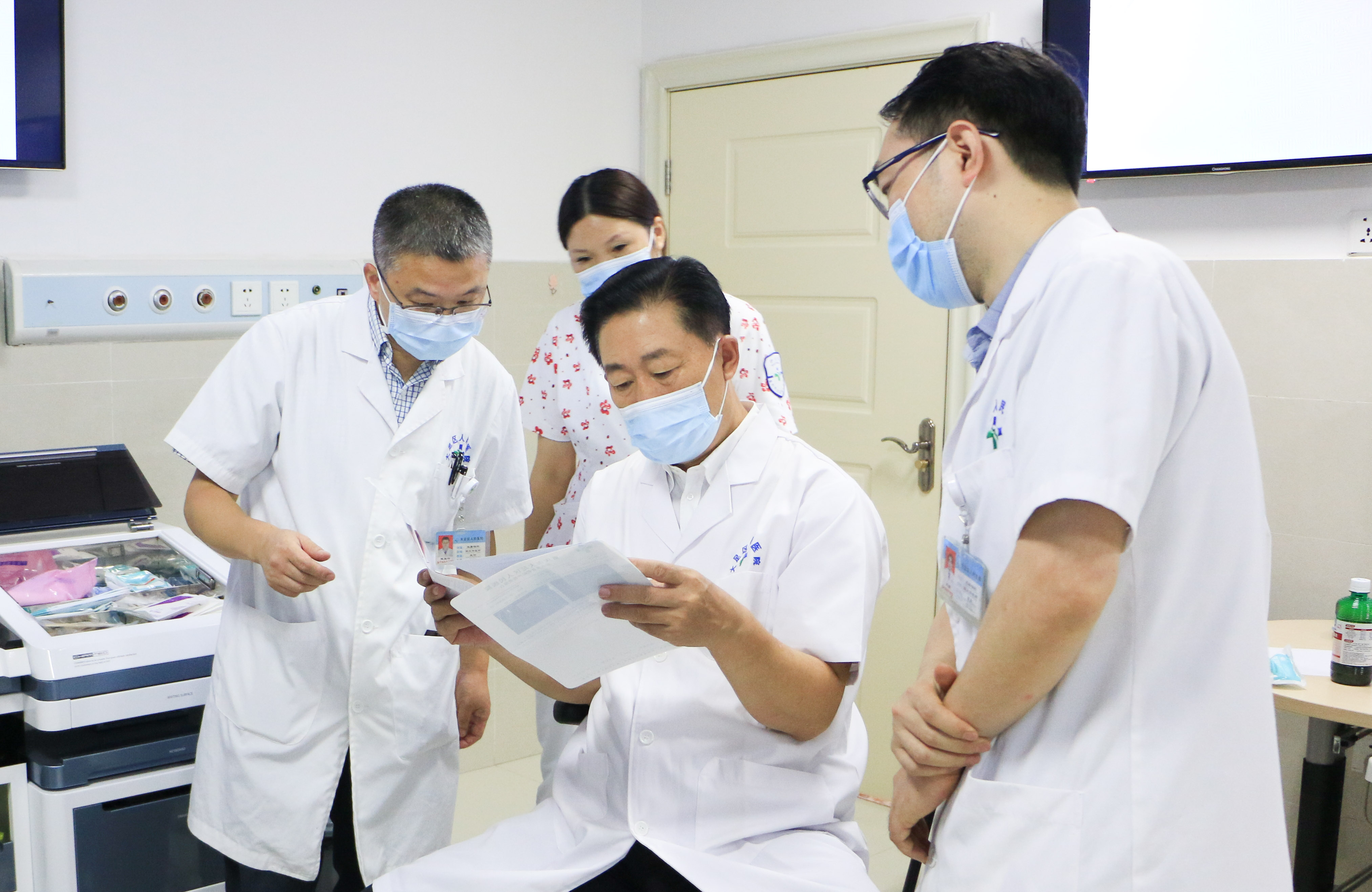 家门口的“顶级”诊疗服务 “中国耳鼻喉领域第一人”韩德民院士来足坐诊