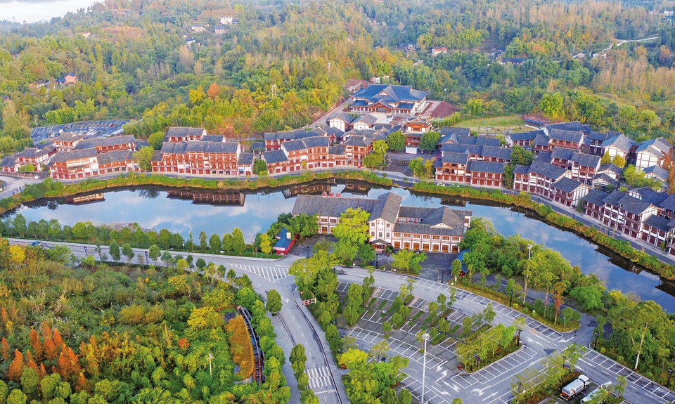 航拍下的大足石刻宝顶山景区北宋街古色古香