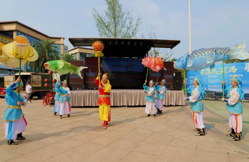大足高新区、万古镇举办“我们节日·中秋”专场文艺演出