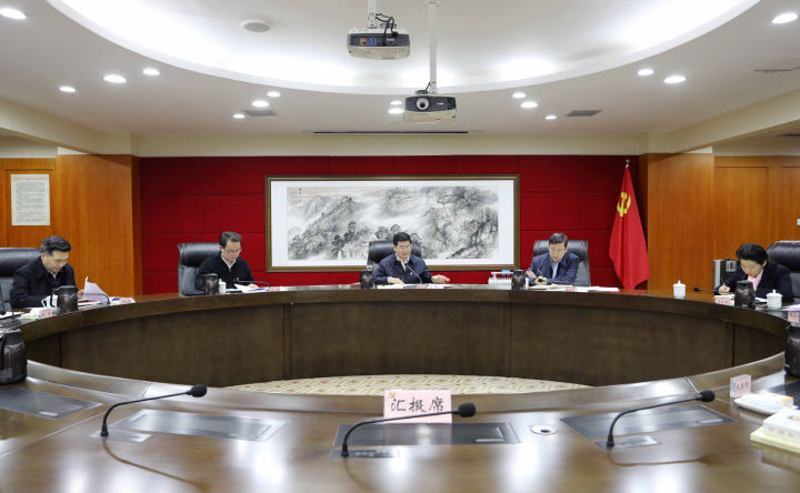 陈一清在区委理论学习中心组2022年第一次学习会上强调 认真学习贯彻习近平总书记重要讲话精神 切实把学习成果转化为加快做靓享誉世界的文化会客厅、建强链接成渝的“两高”桥头堡的强大动力 陈一清主持会议并讲话